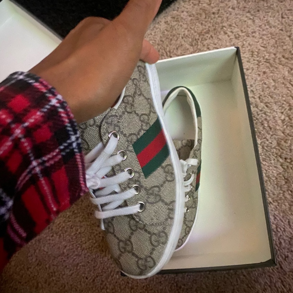 Kids Gucci sneaker with box size 1